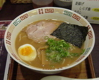 「豚骨醤油ラーメン・太麺（650円）」@たけばんの写真