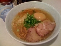 「玄界灘塩らぁ麺+味付玉子（870円）」@らぁ麺 むらまさの写真