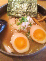 「中華そば（700円）+味玉（スタンプカードサービス）」@麺屋 嘉藤の写真