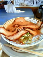 「特製ラーメン（大盛り）+かぶりつきチャーシュー+ライス」@環七ラーメン てらっちょの写真