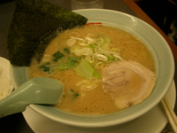 「仙台っ子らーめん（こってり）+ライス」@ラーメン堂 仙台っ子 国分町本店の写真