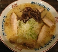 「煮豚いっぱい（6枚）ありがとうラーメン白（細麺・白濁豚骨）+替玉」@ありがとうラーメン 赤坂本店の写真