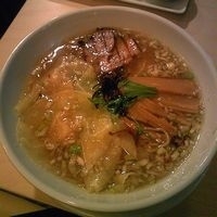 「鶏海老ワンタン麺（塩）+小ライス」@麺屋 ふぅふぅ亭の写真