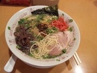 「ねぎラーメン+トッピング、たっぷり+替え玉（無料券）」@博多長浜らーめん いっきの写真