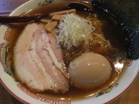 「煮干醤油クラシック（650円）、味玉（無料券使用の為、無料）」@凌駕IDEAの写真