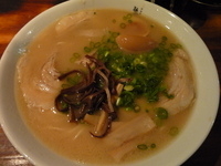 「特製らー麺 500円（福岡ウォーカー11月号半額クーポン券使用の」@麺や おの食堂の写真