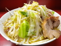 「小豚 700円（ヤサイ・ニンニク・カラメ）」@ラーメン二郎 環七一之江店の写真