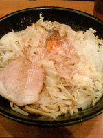 「まぜそば（800円）全マシ」@製麺所 豚とこむぎの写真