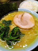 「醤油らーめん（並、固め多め濃いめ）700円+小ライス（サービス）」@横浜家系ラーメン 壱蔵家の写真