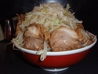 「豚入りらーめん（800円）（野菜ニンニクアブラ）」@ダントツラーメン 岡山一番店の写真