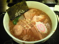 「黒らーめん（魚介醤油）800円くらい」@海人の写真