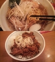 「節骨こってりたいぞうらーめん・並（味玉・白髪ネギ）+ミニチャーシ」@節骨麺たいぞう 池袋東口店の写真