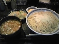 「濃厚Wチーズソースつけ麺+野菜」@三ツ矢堂製麺 高田馬場店の写真