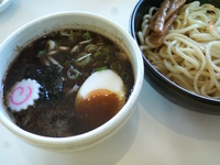 「黒つけめん（クーポン利用）、麺少な目（→海苔+メンマ）」@らーめん・つけめん 満帆 太田本店の写真