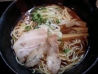 「丸鶏旨味そば醤油・中盛（700円）」@麺屋33の写真