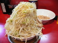 「ラーメン大+ヤサイマシマシ+アブラマシマシ」@ジャンクガレッジ 東大宮店の写真