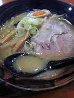 「味噌らぁめん800円+爆汁ギョーザ380円（+半ライス サービス」@爆じゅう餃子 餃点の写真