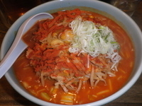 「キムチ納豆ラーメン辛（880円）大盛（100円）」@柳家 仙台東口店の写真