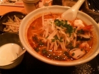 「トムヤムラーメン  ランチセット（サラダ、ココナッツミルク、コー」@ティーヌン 海浜幕張店の写真