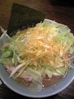 「ネギチャーシュー中+キャベツ+玉子」@横浜らーめん 壱八家 本厚木店の写真