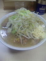 「小ブタ（ニンニク）」@ラーメン二郎 京成大久保店の写真