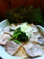 「ラーメン（中）+チャーシュー増し+ライス」@横浜寺田家ラーメン 北柏店の写真