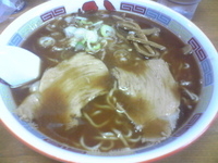 「醤油ラーメン+水餃子」@蜂屋 神楽坂店の写真