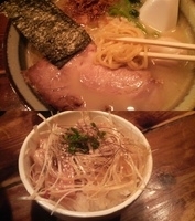 「白濁濃厚鶏そば （味玉サービス）+辛ネギメンマめし」@塩そば 真吾の写真