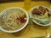 「大豚（豚入り+めんマシ）+唐辛子」@ラーメン二郎 荻窪店の写真