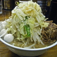 「小ラーメン（野菜・ニンニク￥700）うずら卵5個（￥100）」@ラーメン二郎 新小金井街道店の写真