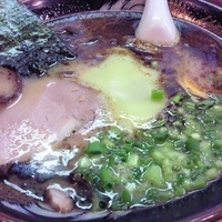 「黒竜チーズとんこつラーメン+替玉」@とんこつらーめん 黒竜の写真