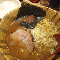 「煮干しらーめん 650円 + ライス一杯無料」@らーめん鐡 三田店の写真