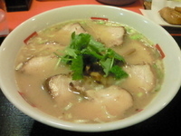 「（金土曜限定）豚骨焼豚ラーメン（950円）」@万丈軒の写真