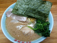 「ラーメン（味濃め、麺固め）」@六角家 六角橋本店の写真