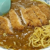 「カツカレーラーメン￥550」@ほづみとんかつ店の写真
