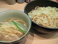 「つけ麺・天日塩味」@小麦と肉 桃の木の写真