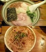 「白濁濃厚鶏そば+味玉+辛ネギメンマめし」@塩そば 真吾の写真