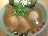 「チャーシューメン+味玉」@横浜家系 元町家の写真