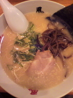 「とんこつらーめん￥500+替玉×2（硬め、サービス）」@博多風龍 神田西口店の写真