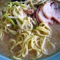 「定番中 900円」@ニューラーメンショップ ドモンの写真