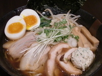 「特製丸鶏旨味そば 醤油」@麺屋33の写真