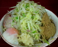 「小ブタラーメン ミックス節 温泉玉子 ヤサイ ニンニク」@ラーメン二郎 相模大野店の写真