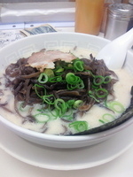 「キクラゲラーメン+サービス替え玉バリカタ」@博多天神 新橋1号店の写真