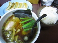 「Bセット（ラーメン+餃子+半ライス）（850円）」@どんどんの写真