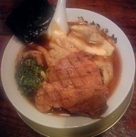 「雲呑麺 限定10食（醤油）+炙り叉焼」@ラーメンたからや 新宿店の写真