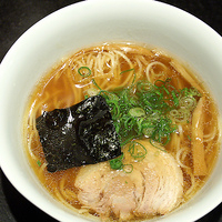 「ミニラーメン （醤油らぁ麺） 550円」@支那そばや 新横浜ラーメン博物館店の写真