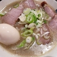 「肉ラーメン（味玉トッピング）」@特級煮干そば 凪 西新宿店の写真