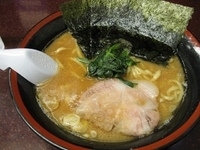 「ラーメン500円（太麺&味濃い目&油多め&麺硬め）」@せい家 五反野店の写真