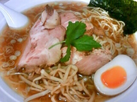 「らーめん・しょうゆ/大盛/チャーシュー増し（￥650 + ￥50」@燵家製麺の写真