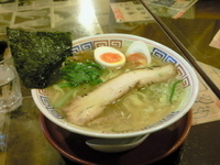 「白ラーメン 650円」@野田醤油ラーメン 麺屋あじくま 柏店の写真